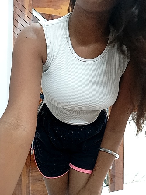 Hot saniya
